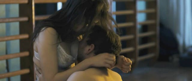 アストリッド・ベルジュ＝フリスベの乳首丸見え